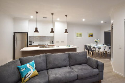 Boats And Bedzzz Houseboat Stays & Renmark River Villas - Accommodation Perth 7