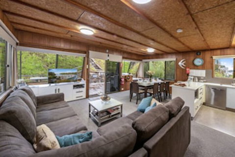 Boats And Bedzzz Houseboat Stays & Renmark River Villas - Accommodation Perth 0