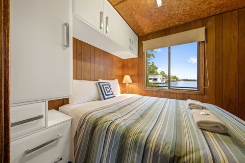 Boats And Bedzzz Houseboat Stays & Renmark River Villas - Accommodation Perth 5