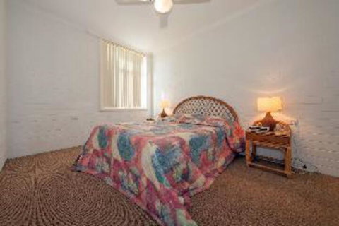 2 Bedroom Apartment Little Hut Unit 3 20 Kurrawa Close - Accommodation Perth 3