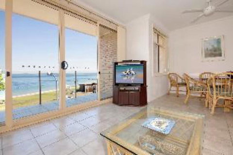 2 Bedroom Apartment Little Hut Unit 3 20 Kurrawa Close - Accommodation Perth 4