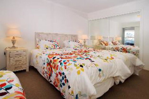 2 Bedroom Apartment Nelson Towers Victoria Parade - Accommodation Perth 3