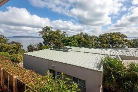 3 Bedroom Villa Moy At Nelson Bay 2 / 30 Thurlow Avenue FREE WIFI - Accommodation Perth 1