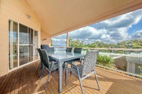 3 Bedroom Villa Moy At Nelson Bay 2 / 30 Thurlow Avenue FREE WIFI - Accommodation Perth 0