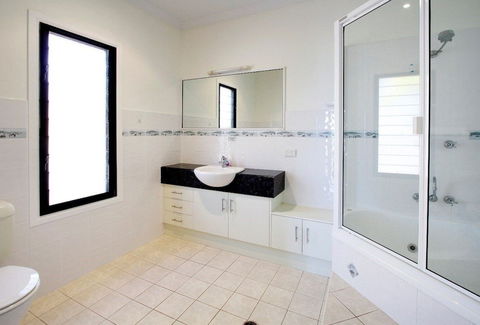Hideaway Retreat Beach House With Pool - Perth Resorts 5