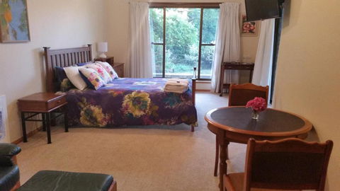 Beezneez B & B - Accommodation Perth 2