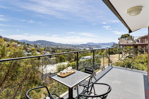 The Lookout - Accommodation Perth 3
