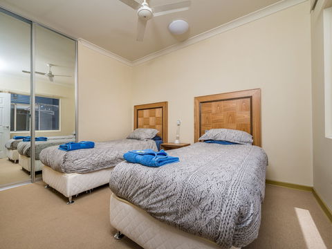Seafront Unit 60 - Accommodation Perth 2