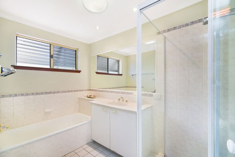 Vaai Moana - 5/10 Oriole Avenue - Perth Resorts 4