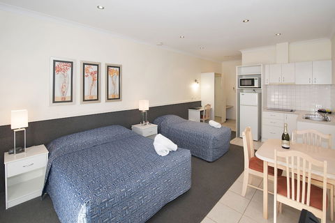 Dunsborough Town Units - Perth Resorts 4