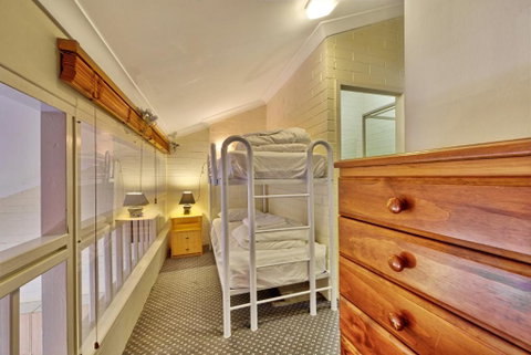 Snow Ski Apartments 14 - Accommodation Perth 5