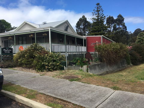 Pemberton Lodge - Accommodation Perth 2