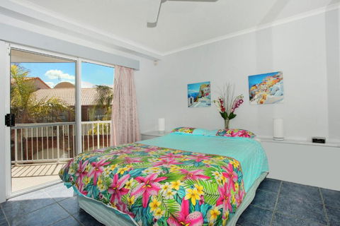 Unit 4 Coolum Sands Apartments 34 First Avenue Coolum Beach 400 BOND LINEN SUPPLIED - Perth Resorts 1