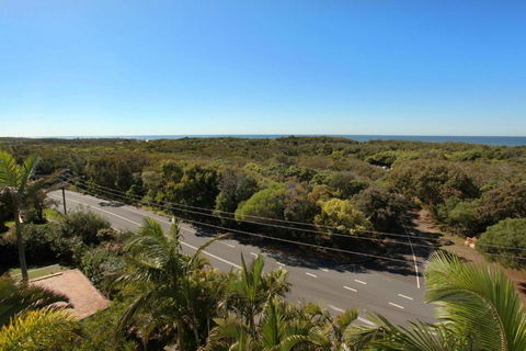 Unit 4 Coolum Sands Apartments 34 First Avenue Coolum Beach 400 BOND LINEN SUPPLIED - Perth Resorts 3