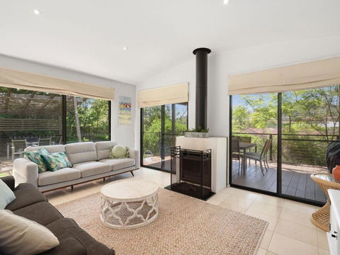 Avoca Beach Living 84 Avoca Drive Avoca Beach - Perth Resorts 3