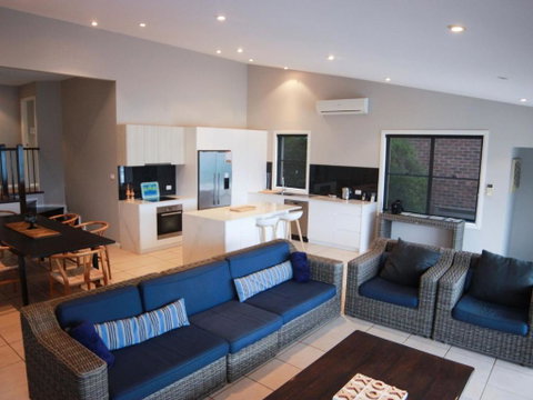 Absolutely Avoca 114a Avoca Drive Avoca Beach - Accommodation Perth 3