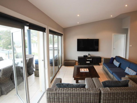 Absolutely Avoca 114a Avoca Drive Avoca Beach - Accommodation Perth 4