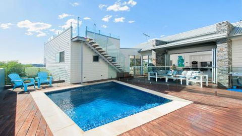 The Lookout Ultra Modern & Luxurious - Accommodation Perth 3