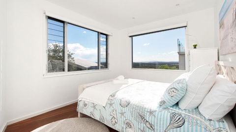 The Lookout Ultra Modern & Luxurious - Accommodation Perth 6