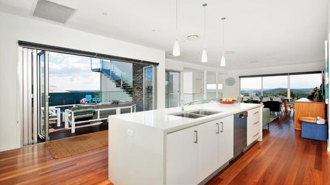 The Lookout Ultra Modern & Luxurious - Accommodation Perth 5