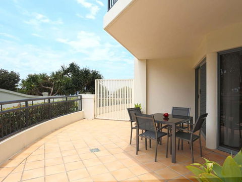 The Sands 2 / 20 Pacific Parade Opposite Beach Plus Air - Accommodation Perth 5
