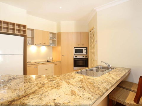 The Sands 2 / 20 Pacific Parade Opposite Beach Plus Air - Accommodation Perth 3