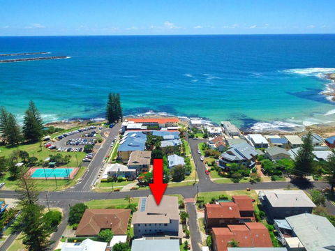 Bimbadeen Penthouse Across The Road From Main Beach! - Accommodation Perth 6