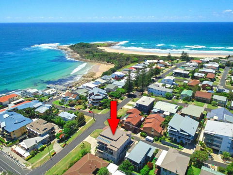 Bimbadeen Penthouse Across The Road From Main Beach! - Accommodation Perth 4