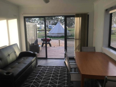 Coonawarra Cabins Unit C - Perth Resorts 1