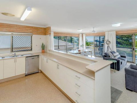 Burleigh Great House Room For The Boat Across The Road From Beach - Accommodation Perth 1