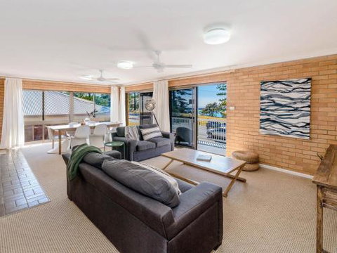 Burleigh Great House Room For The Boat Across The Road From Beach - Accommodation Perth 2