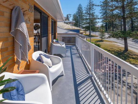 Burleigh Great House Room For The Boat Across The Road From Beach - Accommodation Perth 5