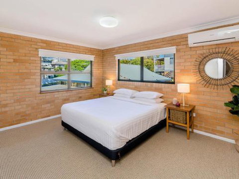 Burleigh Great House Room For The Boat Across The Road From Beach - Accommodation Perth 6