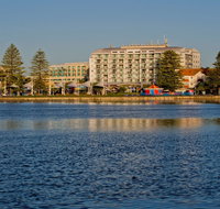 Oaks The Entrance Waterfront Suites - Accommodation Perth