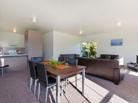 Julieanne South Beach Home Made For Families - Accommodation Perth 6