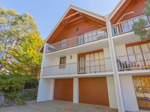 Misty Gables 2 / 24 Townsend Street - Perth Resorts 2
