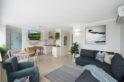Renovated Moololaba Unit 100m To Beach - Accommodation Perth 4