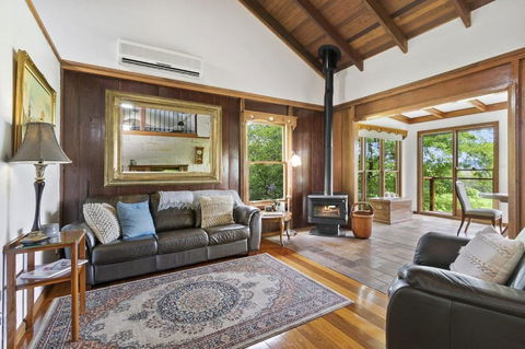 CHRISTOPHERS COTTAGE - Perth Resorts 4