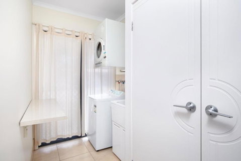 18 Naiad Court Rainbow Shores Modern Beach House Walk To Beach - Accommodation Perth 6