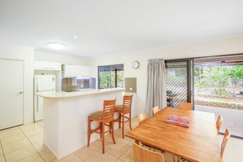 18 Naiad Court Rainbow Shores Modern Beach House Walk To Beach - Accommodation Perth 4