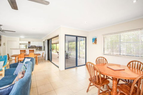 18 Naiad Court Rainbow Shores Modern Beach House Walk To Beach - Accommodation Perth 1