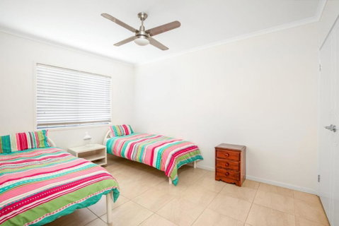18 Naiad Court Rainbow Shores Modern Beach House Walk To Beach - Accommodation Perth 3