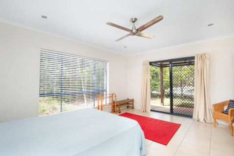 18 Naiad Court Rainbow Shores Modern Beach House Walk To Beach - Accommodation Perth 2