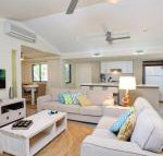 6 Orania Court Rainbow Shores Absolutely gorgeous beach side property within 200 metres walk to the beach - Accommodation Perth