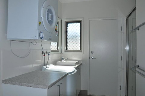 Seadaze 1 Rainbow Beach Gorgeous Unit Close To The Beach Aircon Pool - Accommodation Perth 3