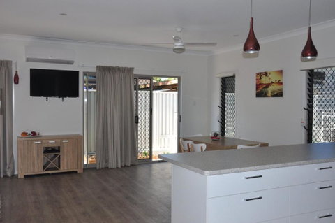 Seadaze 1 Rainbow Beach Gorgeous Unit Close To The Beach Aircon Pool - Accommodation Perth 2