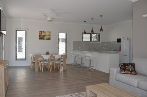 Seadaze 1 Rainbow Beach Gorgeous Unit Close To The Beach Aircon Pool - Accommodation Perth 5