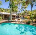 8 Satinwood Drive Rainbow Shores Architecturally Designed Pool Walk to Beach - Accommodation Perth