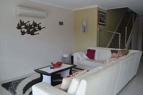 Cypress Drive Townhouse - Perth Resorts 5