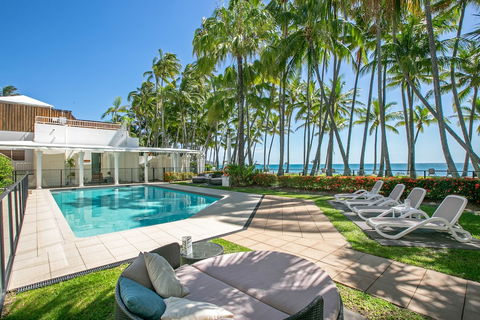 Belle Escapes - Sapphire Suite Absolute Beachfront Alamanda Resort 17 - Accommodation Perth 1
